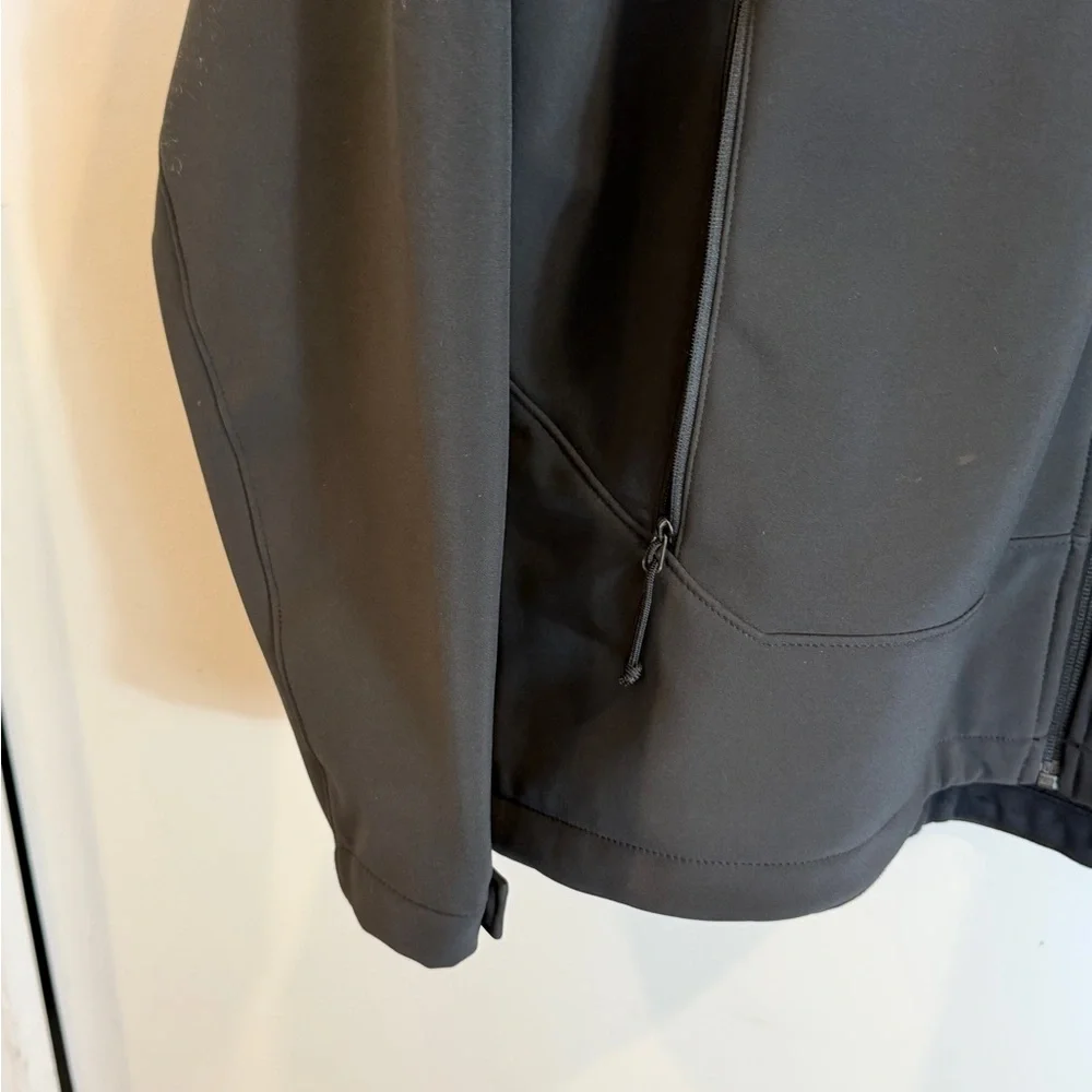 The North Face Men's Black Softshell Performance Jacket